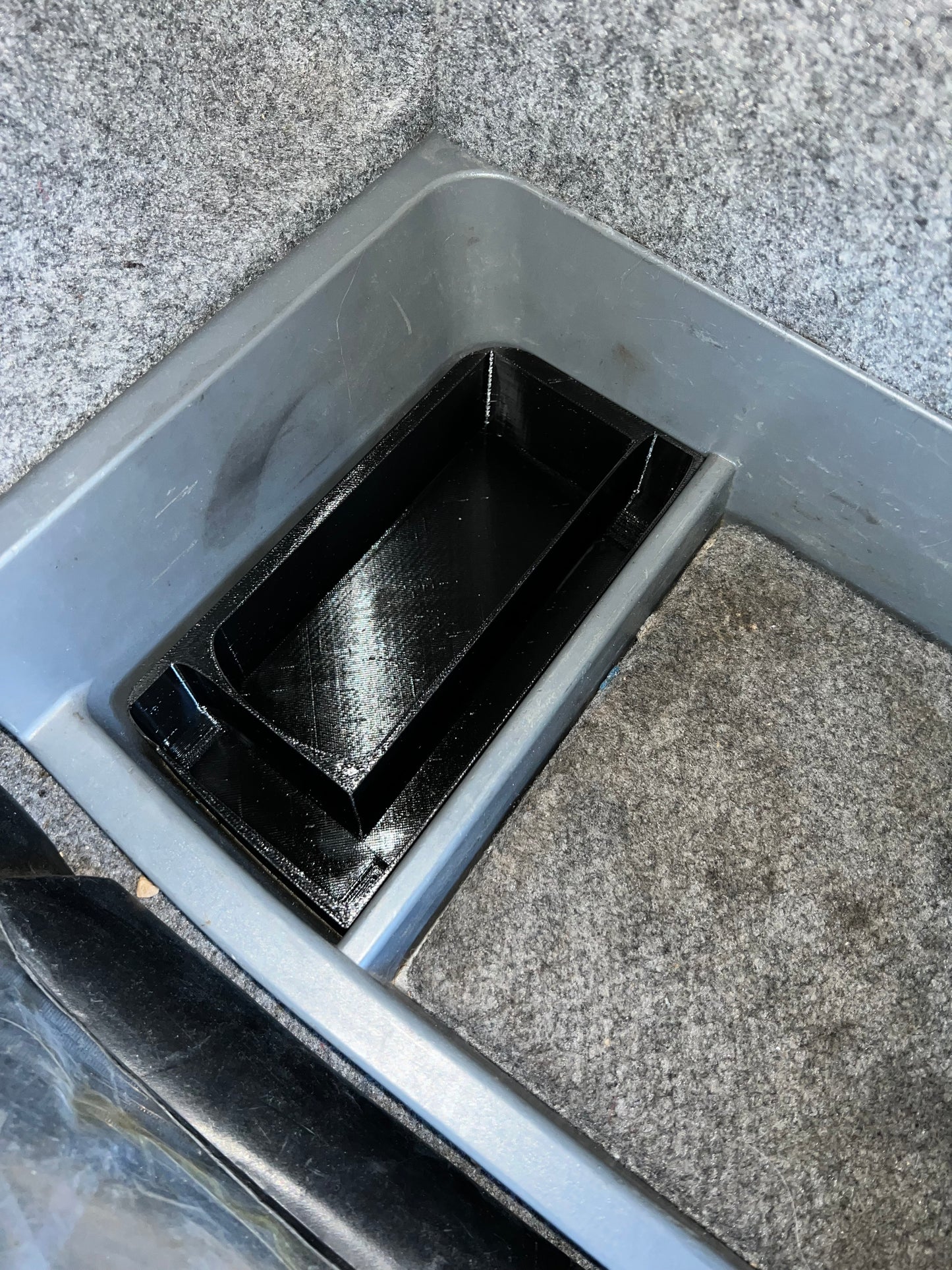 BMW E9X Trunk Oil Storage | TSL90