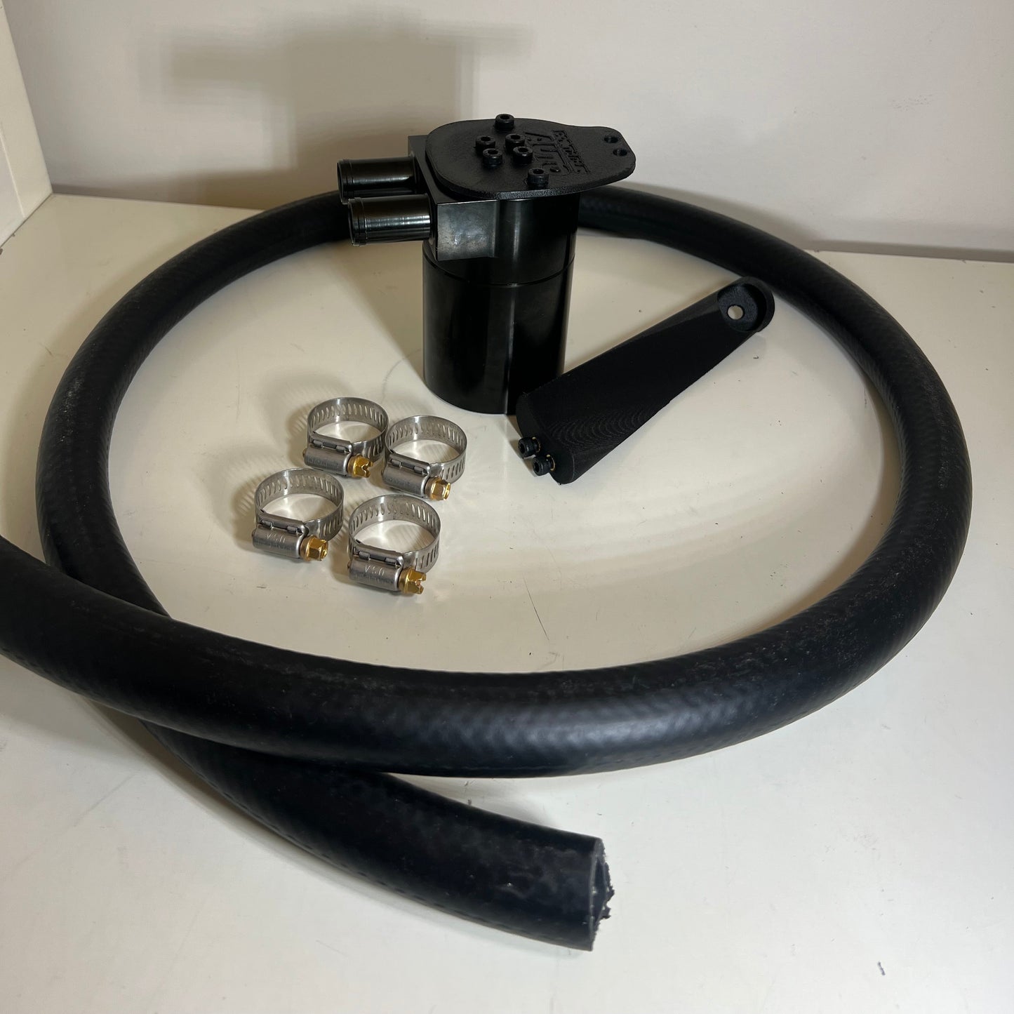 BMW N54 Catch Can, Hose and Exhaust Side Bracket KIT | CCB89