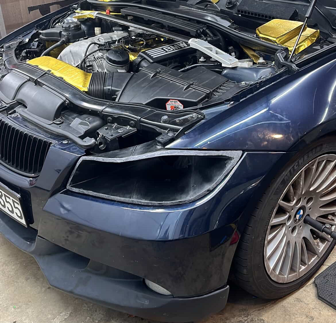 E90 E91 Headlight Intake Assembly | BEH90