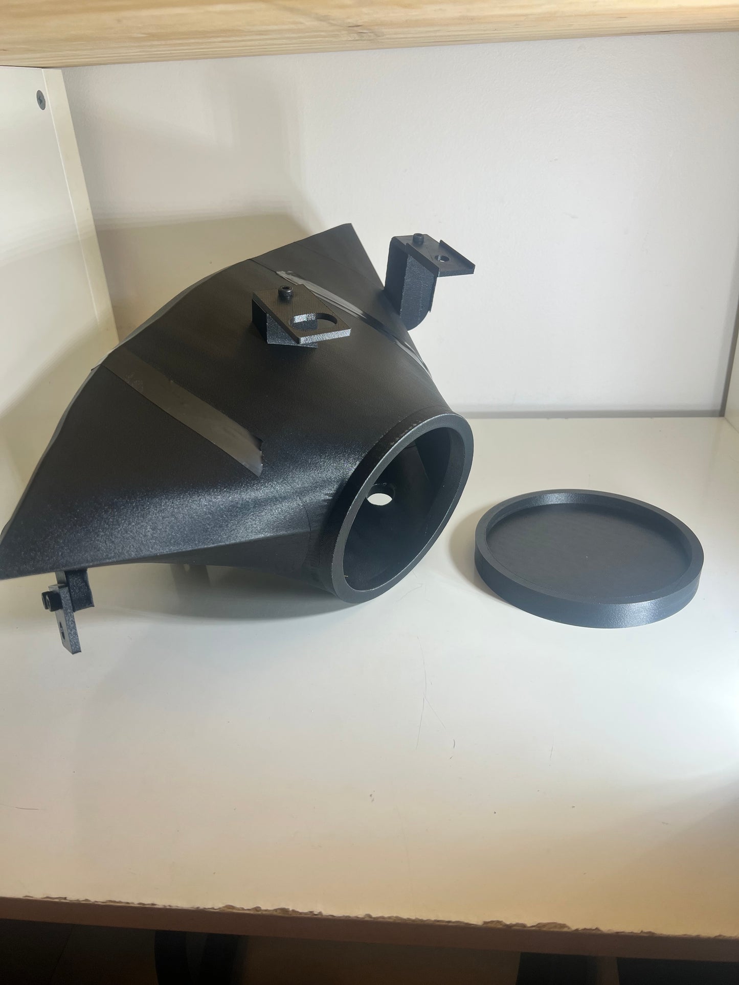 E90 E91 Headlight Intake Assembly | BEH90