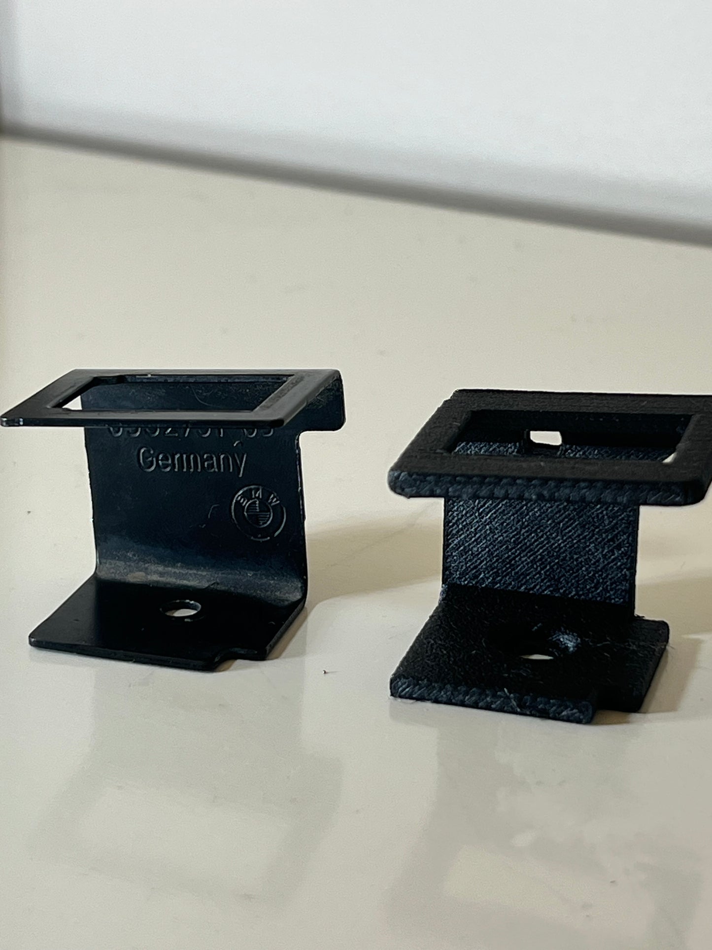 E9X Hood Prop Sensor Bracket | HOB90